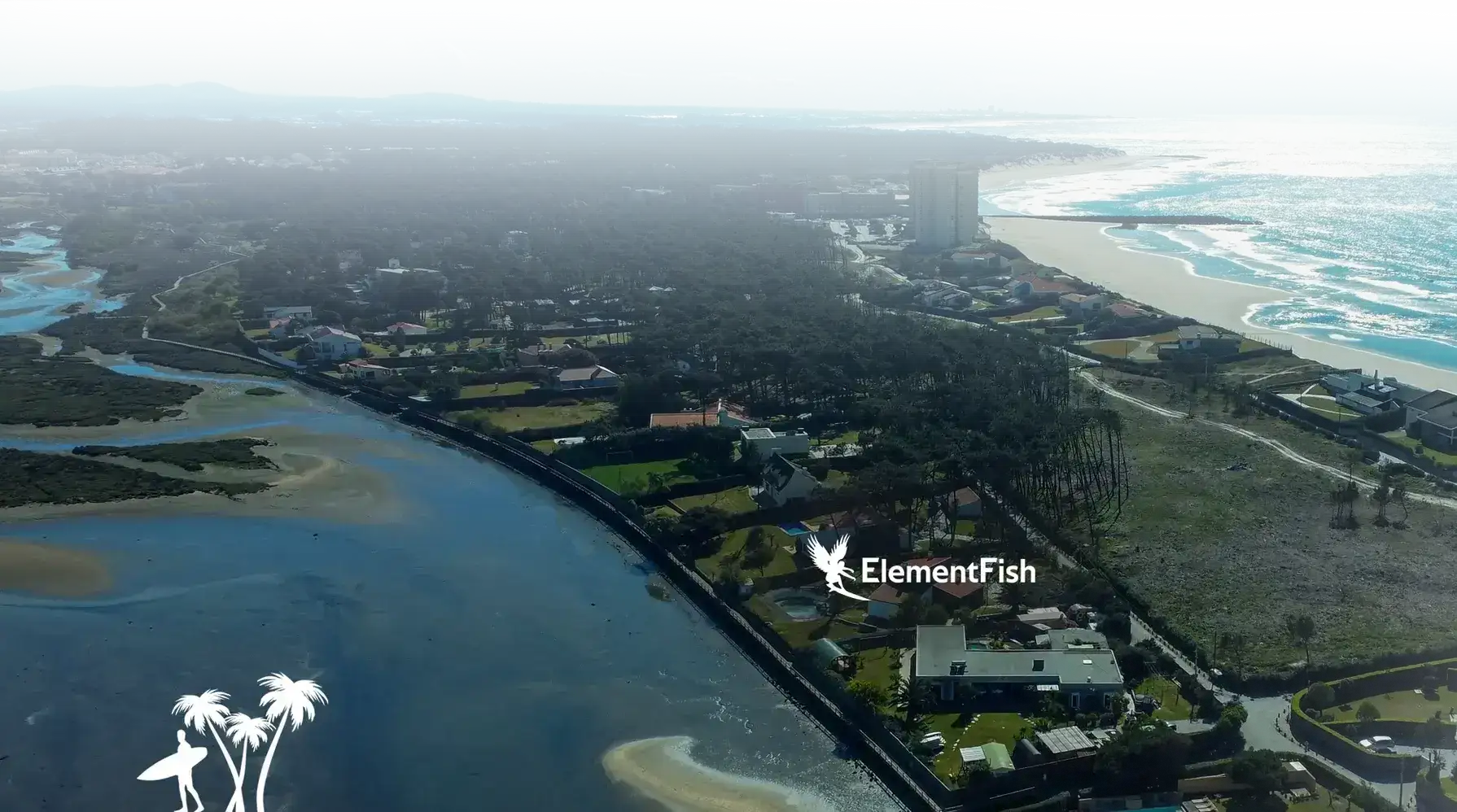 ElementFish Kitesurf Camp at Ofir, Esposende includes 7 nights accommodation, 5 days kite lessons and equipment and intensive support on land, water and in the air! The Beachlodge is right on the spot, so you can hop from bed to board.