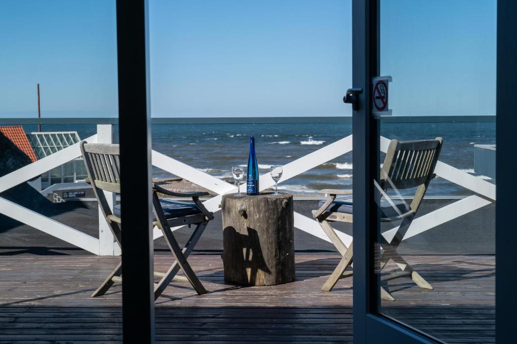 Stay at Klitmøller Hotel in Klitmøller, Denmark, 4 min walk from the kitesurf spot Klitmøller.