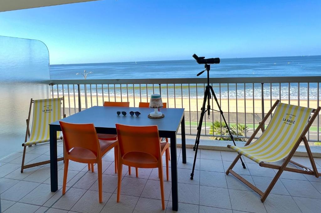 Superbe Appartement Face Mer in La Baule, close to the the summer kite spot channel K13.