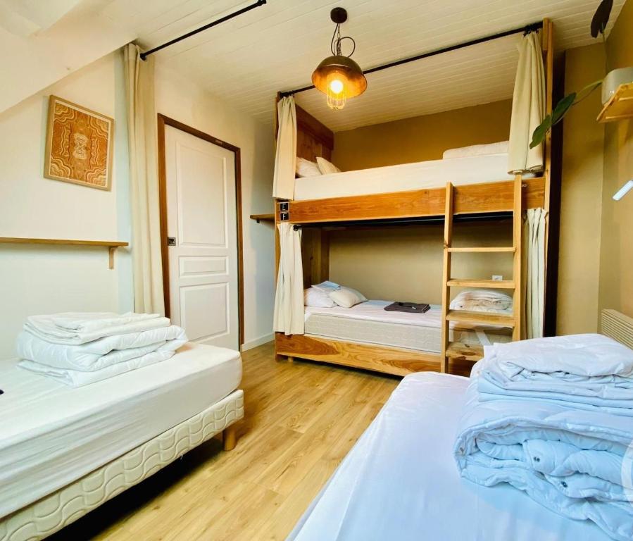 Surf Hostel Quiberon in Quiberon, 5 minutes walk to the Saint Pierre Penthievre kite spot.