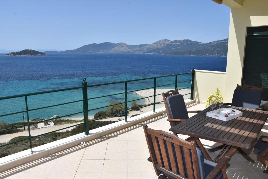 Charming Megali Ammos Maisonette in Marmari, Evia, Greece, providing a relaxing stay with proximity to kitesurfing spots.