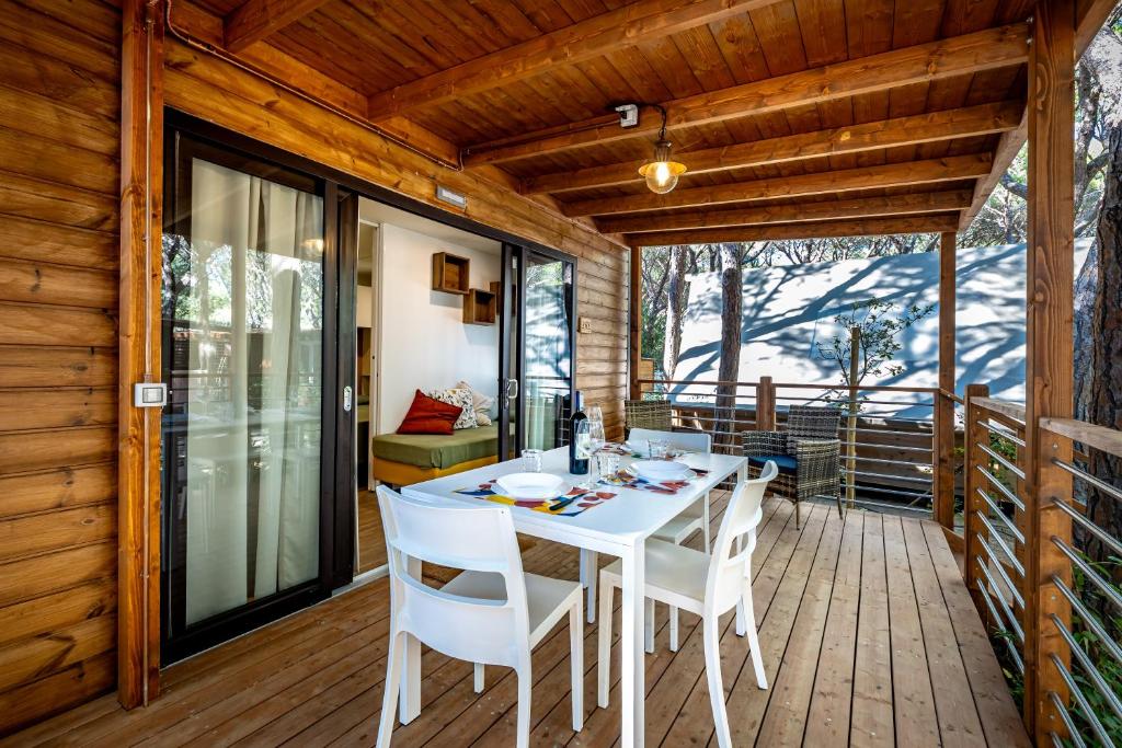 Stay at Camping Internazionale Etruria to kitesurf in Castiglione della Pescaia after at 8 min walk.