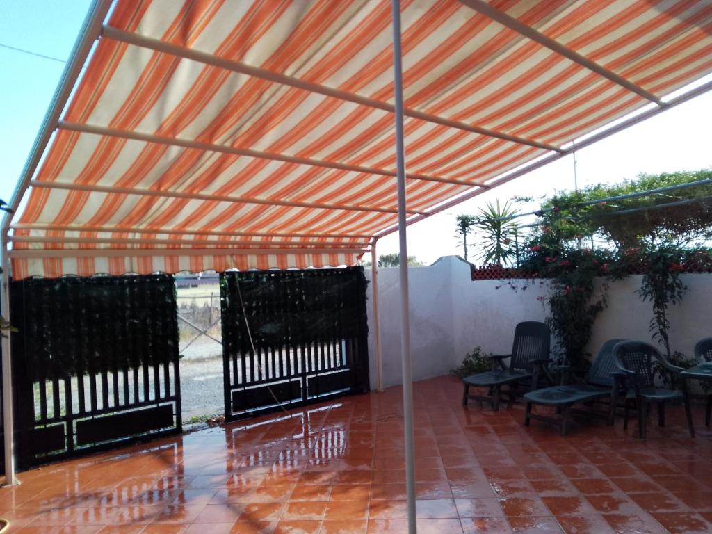 Casa Kite Pellaro a place to stay and enjoy kitesurfing 2 minutes walk from Punta Pellaro in Italy.