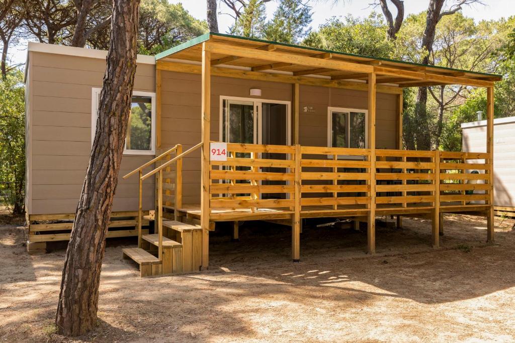 Stay at Camping Gitavillage Le Marze a 13 min bike ride from Kite Beach Fiumara.