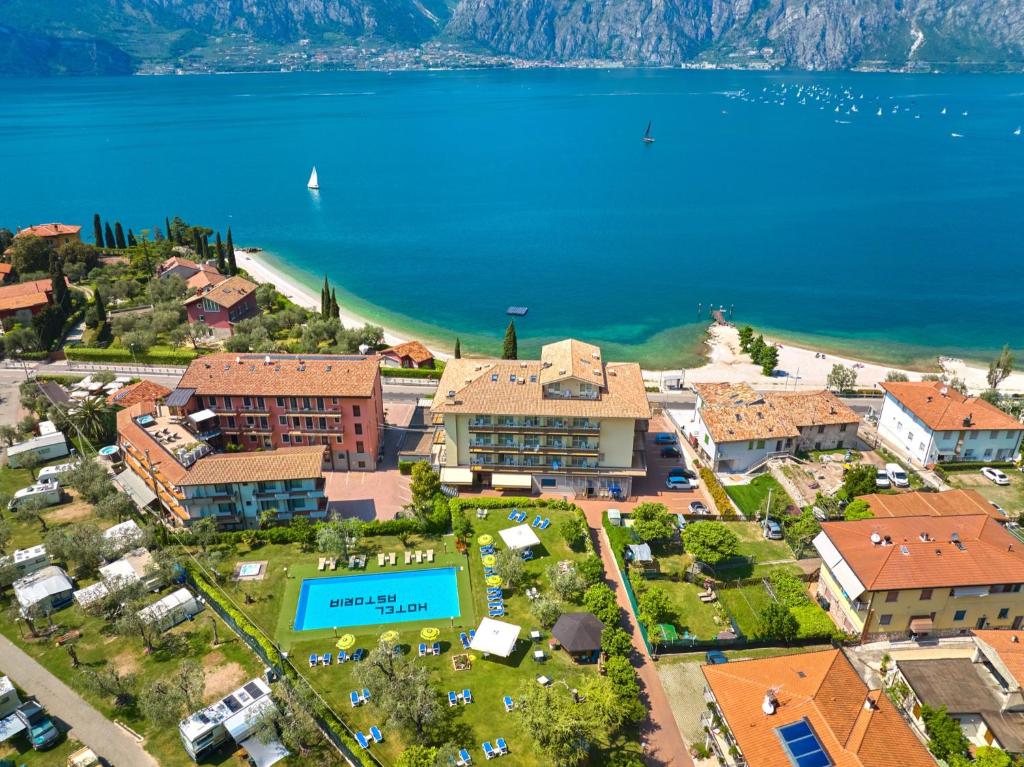 Stay at  Hotel Astoria in Campagnola, Italy, 6 min walk from the kitesurf spot.