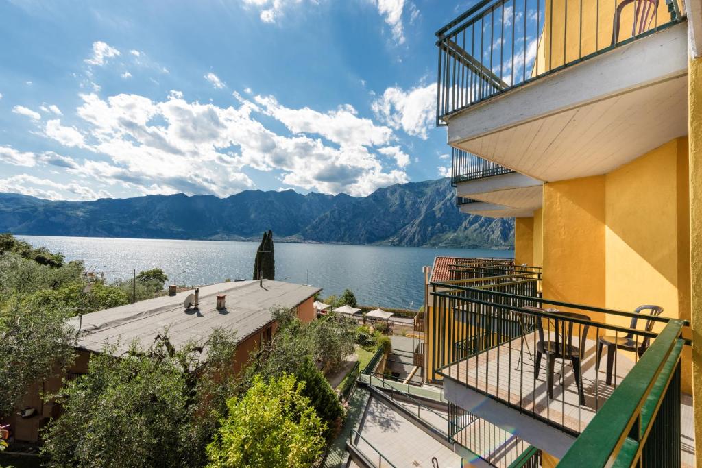 Stay at Hotel Sole Malcesine in Navene, Italy, 3 min walk from the Malcesine kitesurf spot.