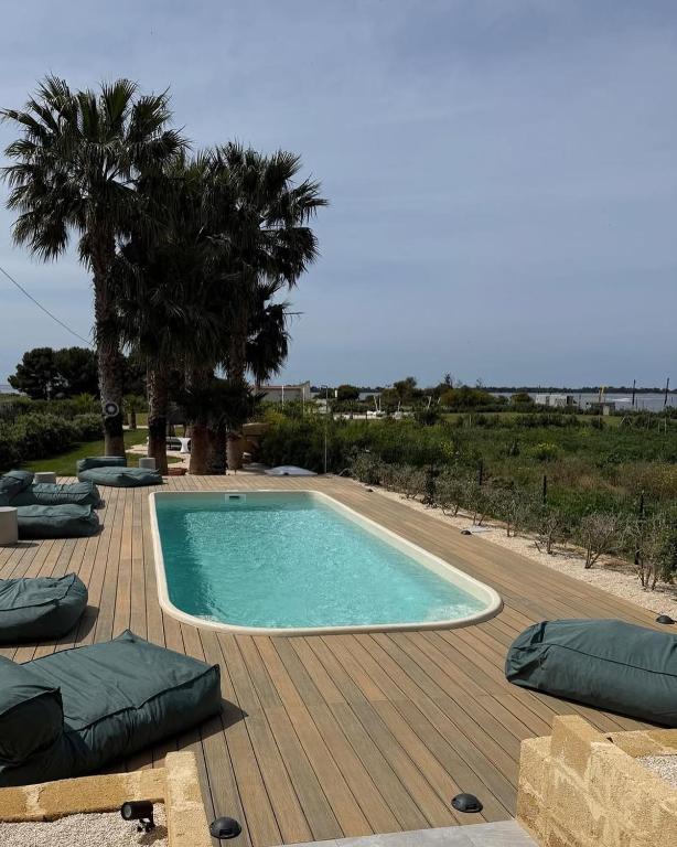 Visit Lo Stagnone, Sicily and find great accomodation Palm Kite Paradise.