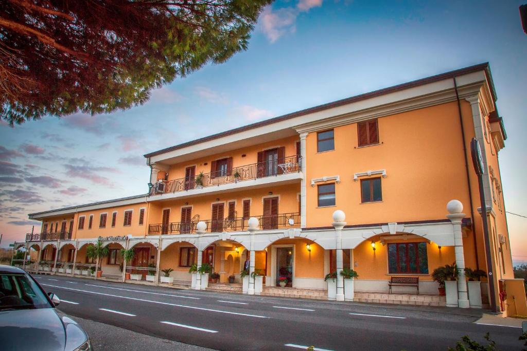 Book accomodation Palmed Hotel in Gizzeria and enjoy good winds from June to September.