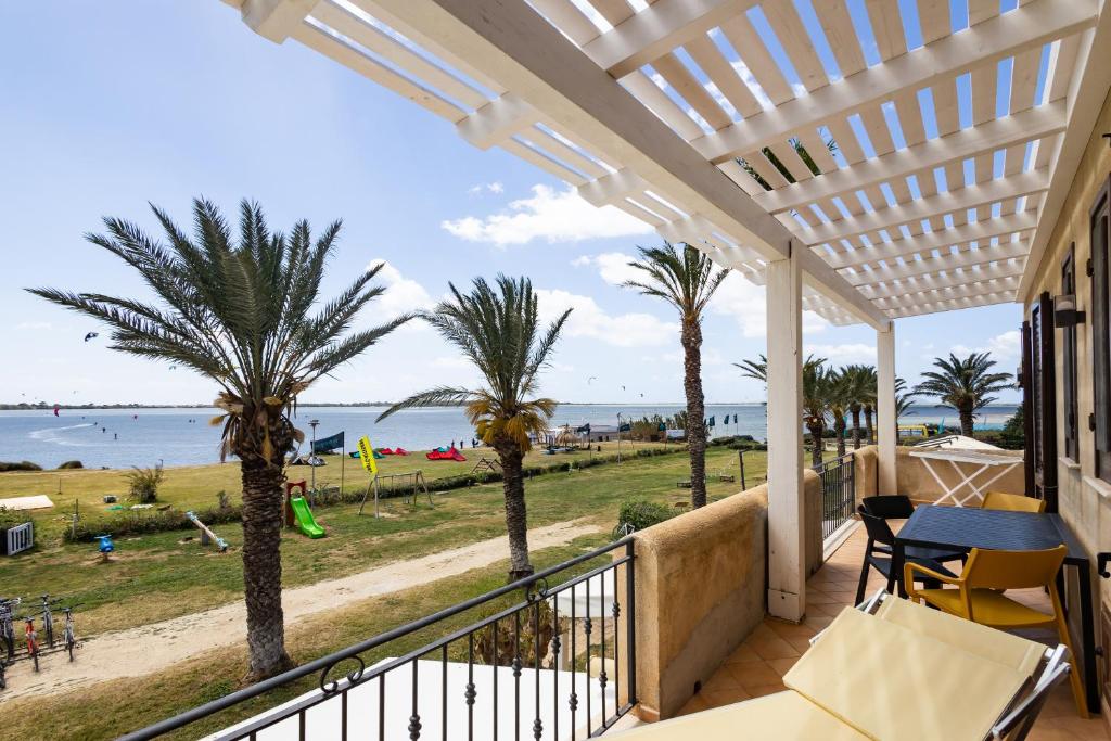 Resort Santa Maria Hotel in Birgi Vecchi, Sicily, perfect for kitesurfing at Lo Stagnone. Stay in a room, studio or apartment.