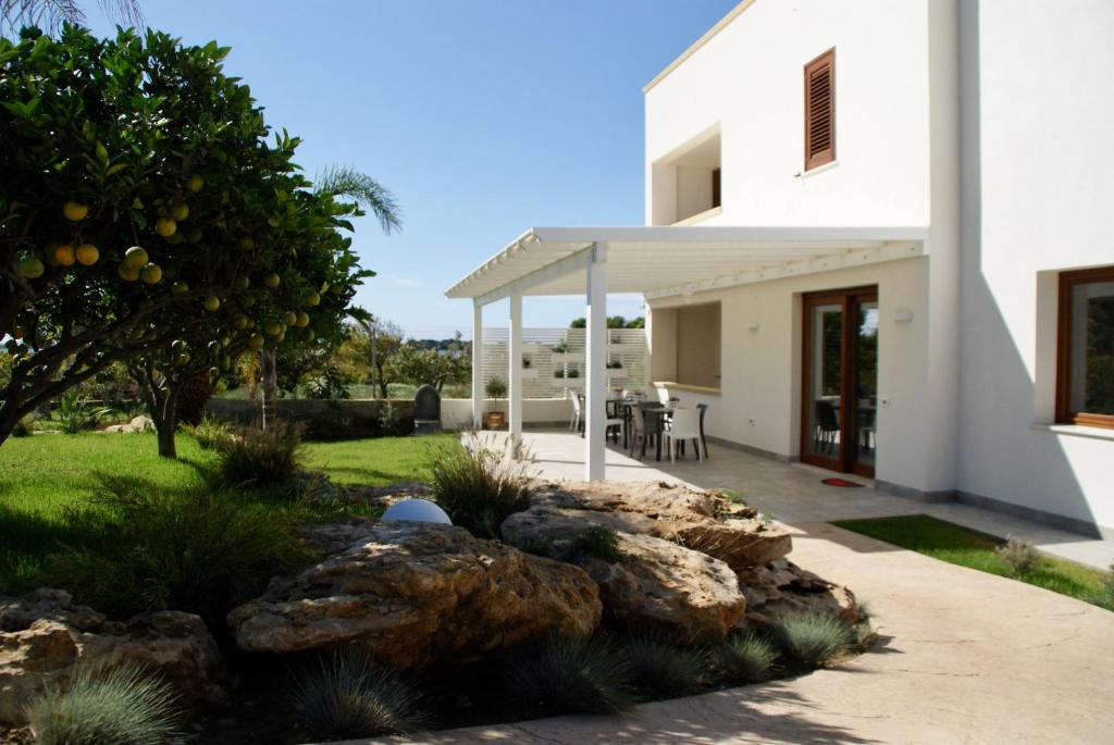 Visit Lo Stagnone, Sicily and find great accomodation Stella Fenicia.