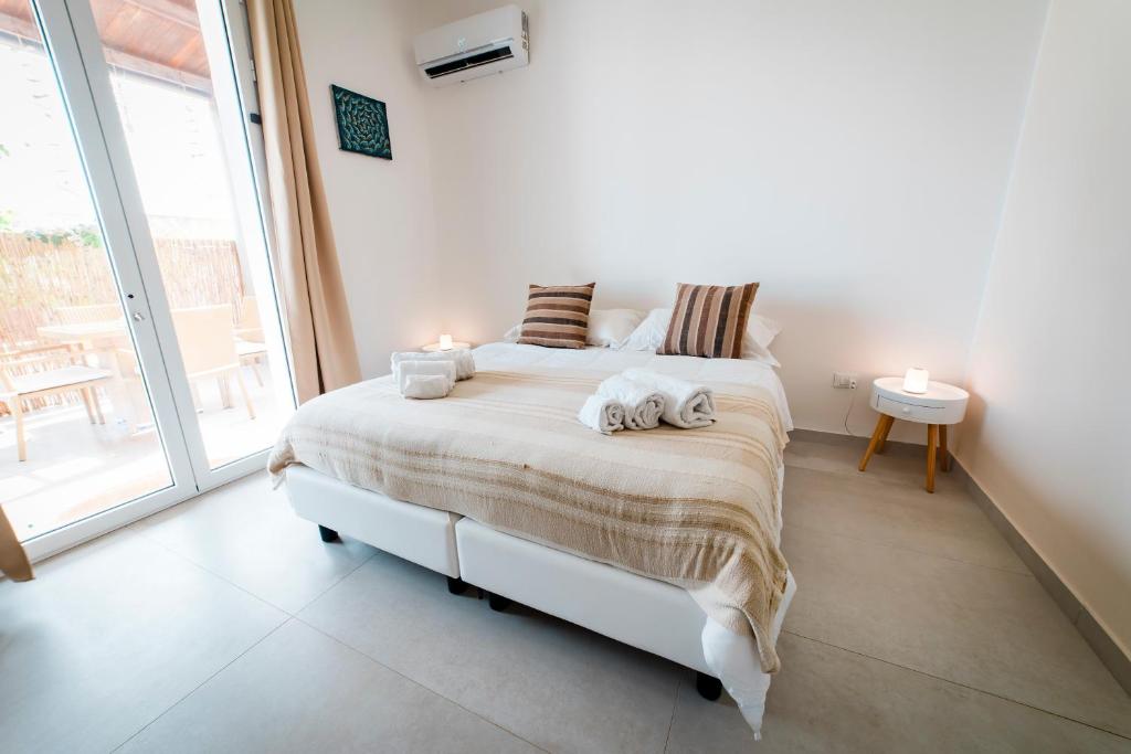 Visit Lo Stagnone, Sicily and find great accomodation Sunset Wave.