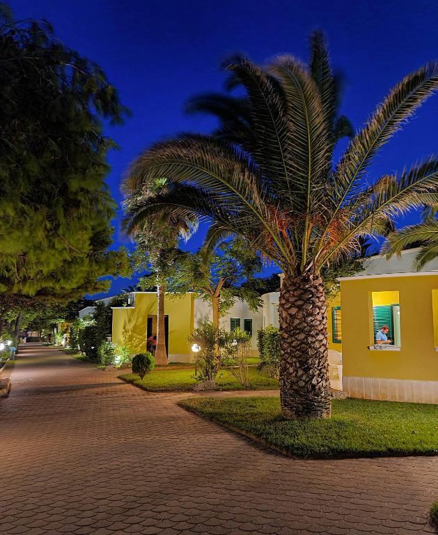 Discover the accommodations at Villaggio Porticello Mare at Vieste during a kitesurfing holiday in July or August.