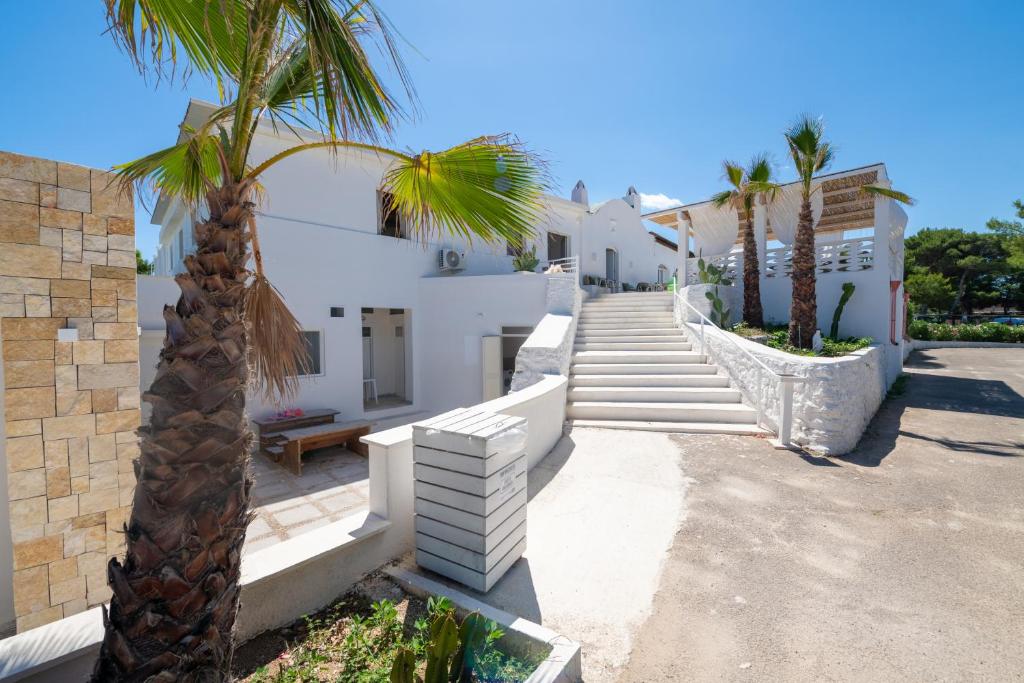 Discover accommodation Villaggio Turistico Scialmarino in Vieste, and kitesurf after a 5 min walk.