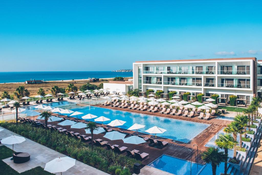Stay at Iberostar Selection Lagos Algarve in Lagos, 12 min walk from kitesurf spot Meia Praia.