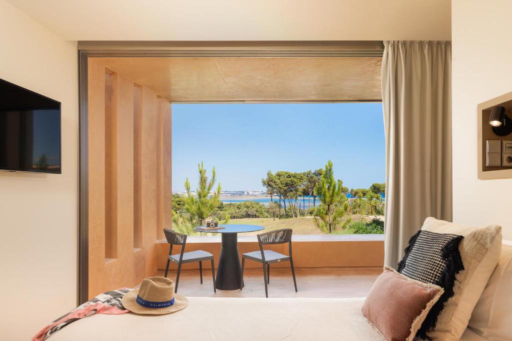 Stay at Palmares Signature Apartments in Lagos, 7 min bike ride from kitesurf spot Alvor Lagoon between Lagos and Alvor.