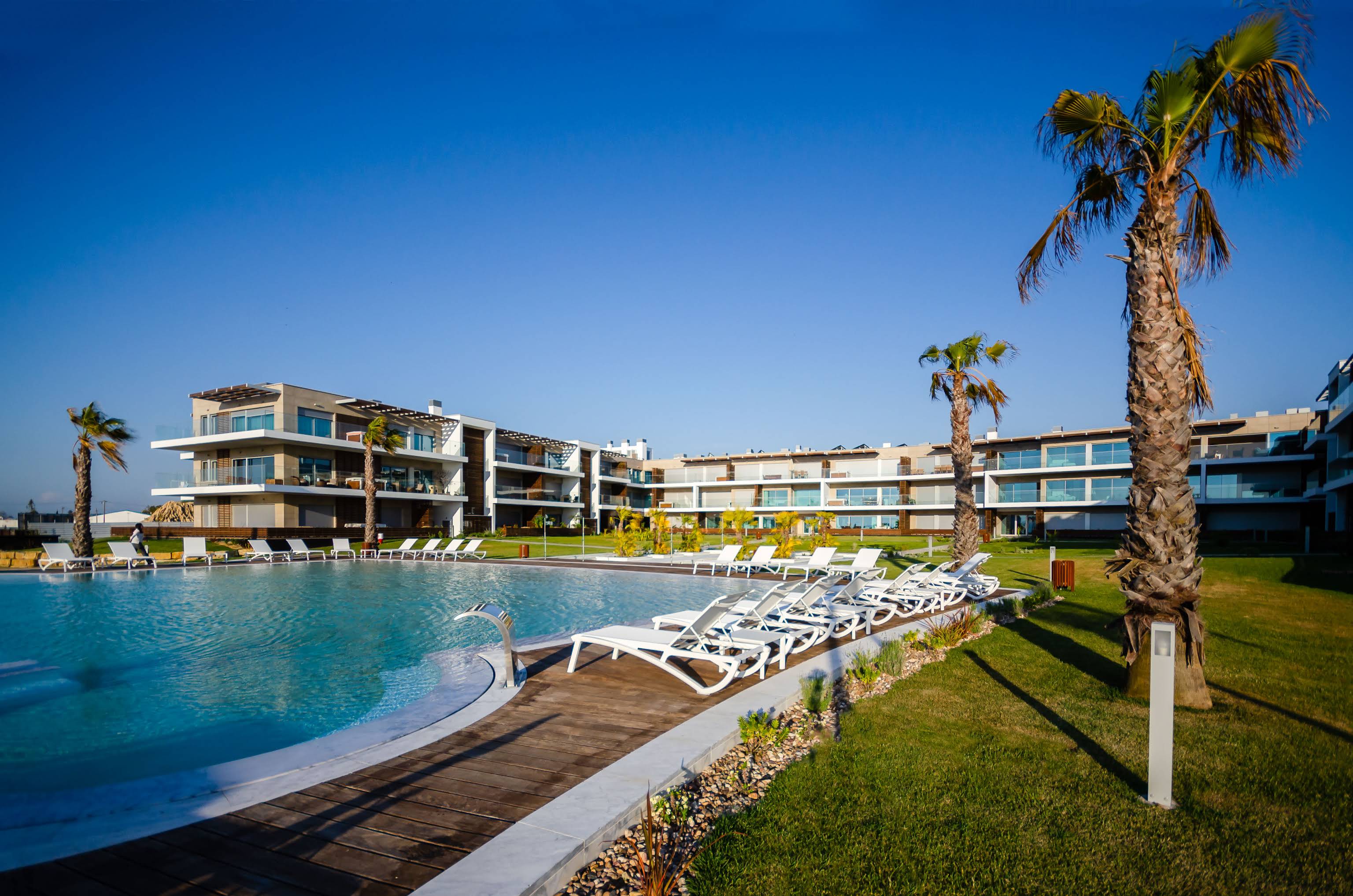 Stay at Praia do Sal Resort & SPA in Alcochete Portugal, 4 min walk from kitesurf spot Alcochete at Praia dos Moinhos.