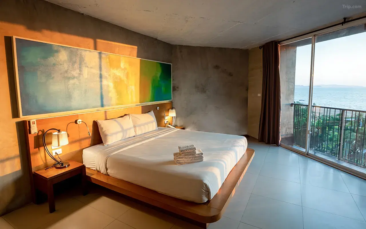 B2 Sea View Pattaya Boutique & Budget Hotel near Jomtien Beach in Pattaya, ideal for kitesurfers.