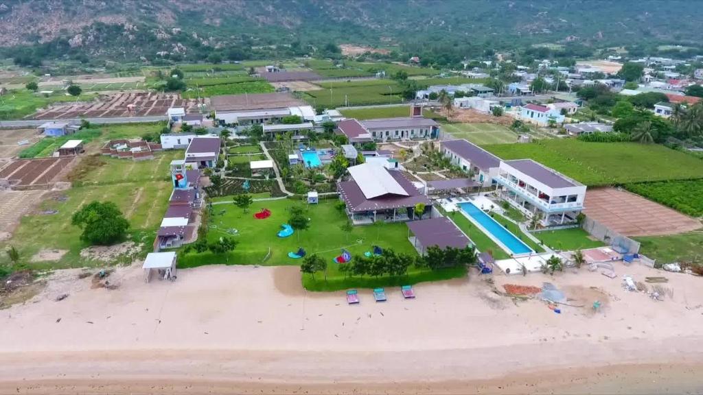 Sorrento Beach Club & Kite Village is a beachfront boutique retreat in Phan Rang–Tháp Chàm, offering direct sea views, lush gardens, and an infinity pool overlooking My Hoa Lagoon