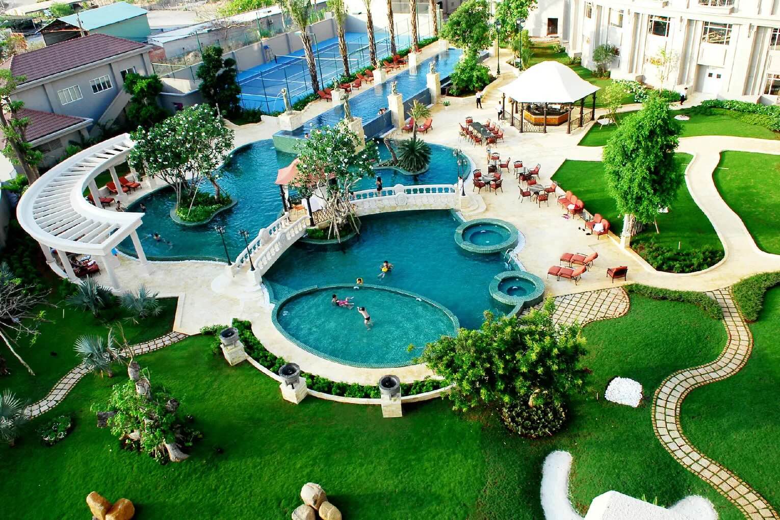 The IMPERIAL is Vung Tau’s only 5★ hotel with its own private beach and Beach Club, giving kitesurfers direct access to sandy launch spots without the hustle.